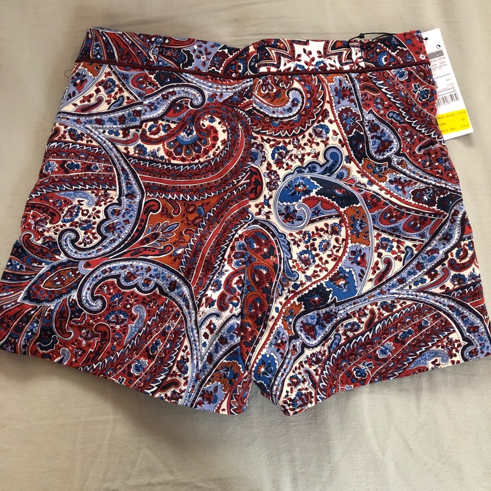 Floral Pattern Shorts - Picture 2 of 3